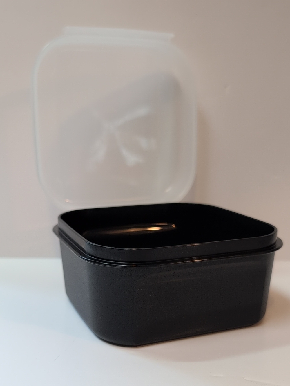 Tupperware®️ Signature Line Mini Square Hinged Container - Picture 2 of 7